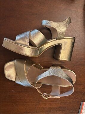 Seychelles Metallic Gold Platform Block Heel Sandals. Pre owned. Scuffs